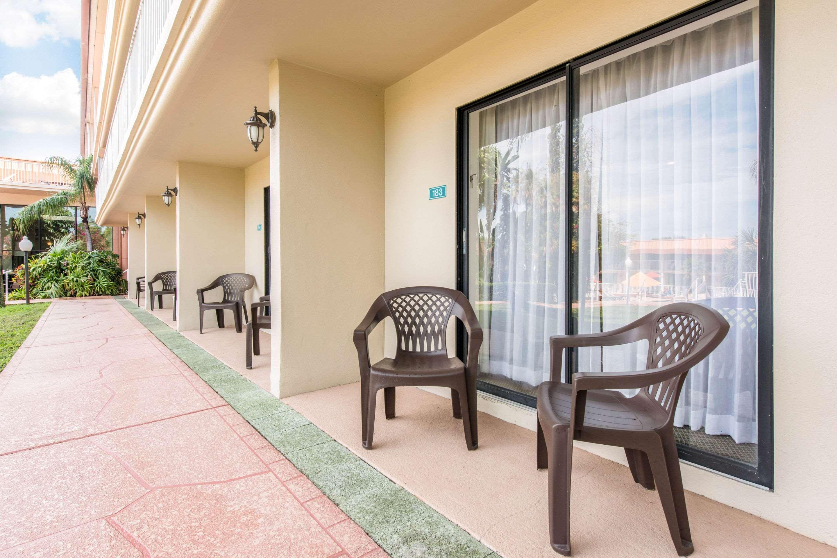 Quality Inn & Suites Tarpon Springs South Exterior foto