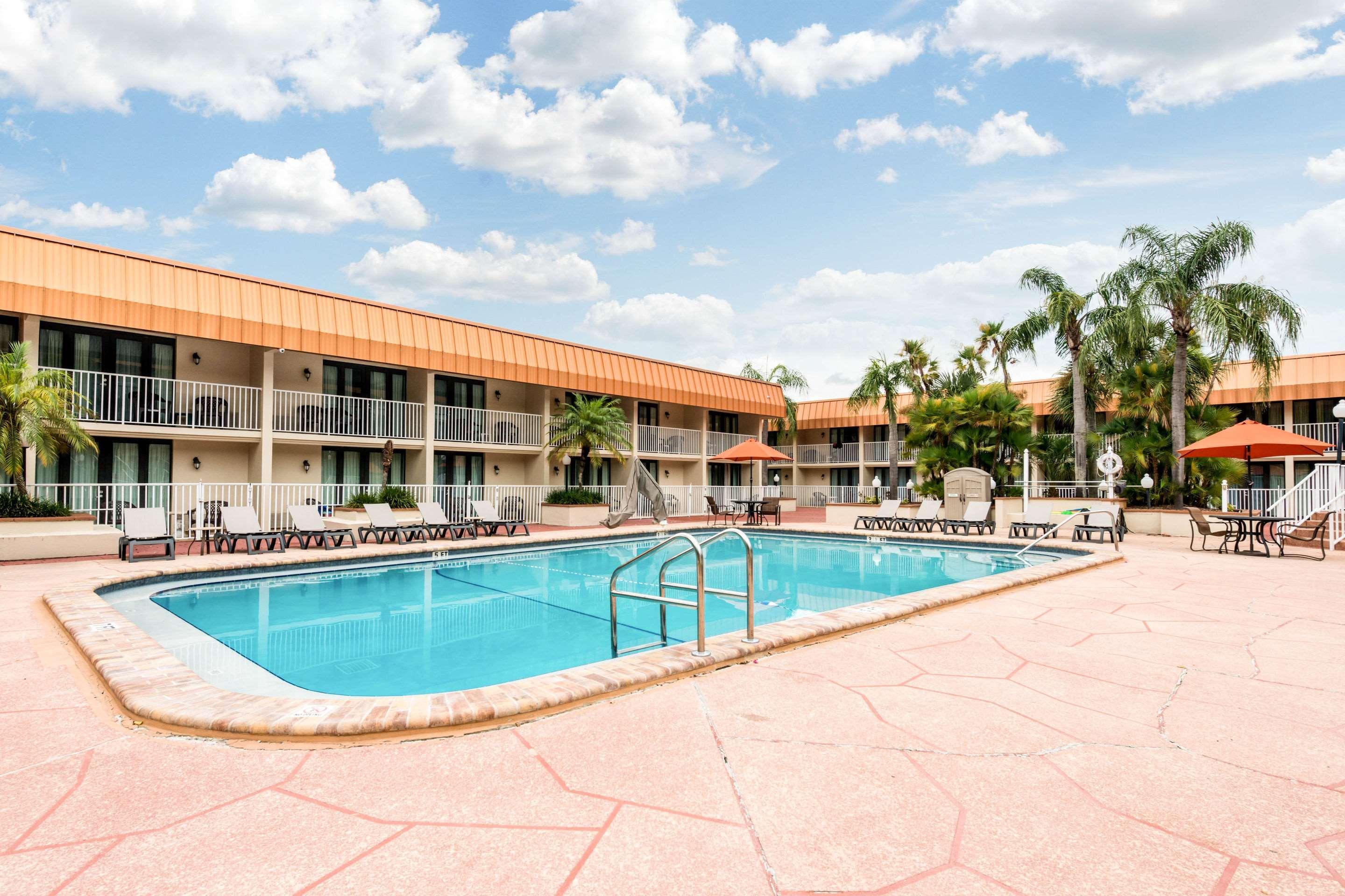 Quality Inn & Suites Tarpon Springs South Exterior foto